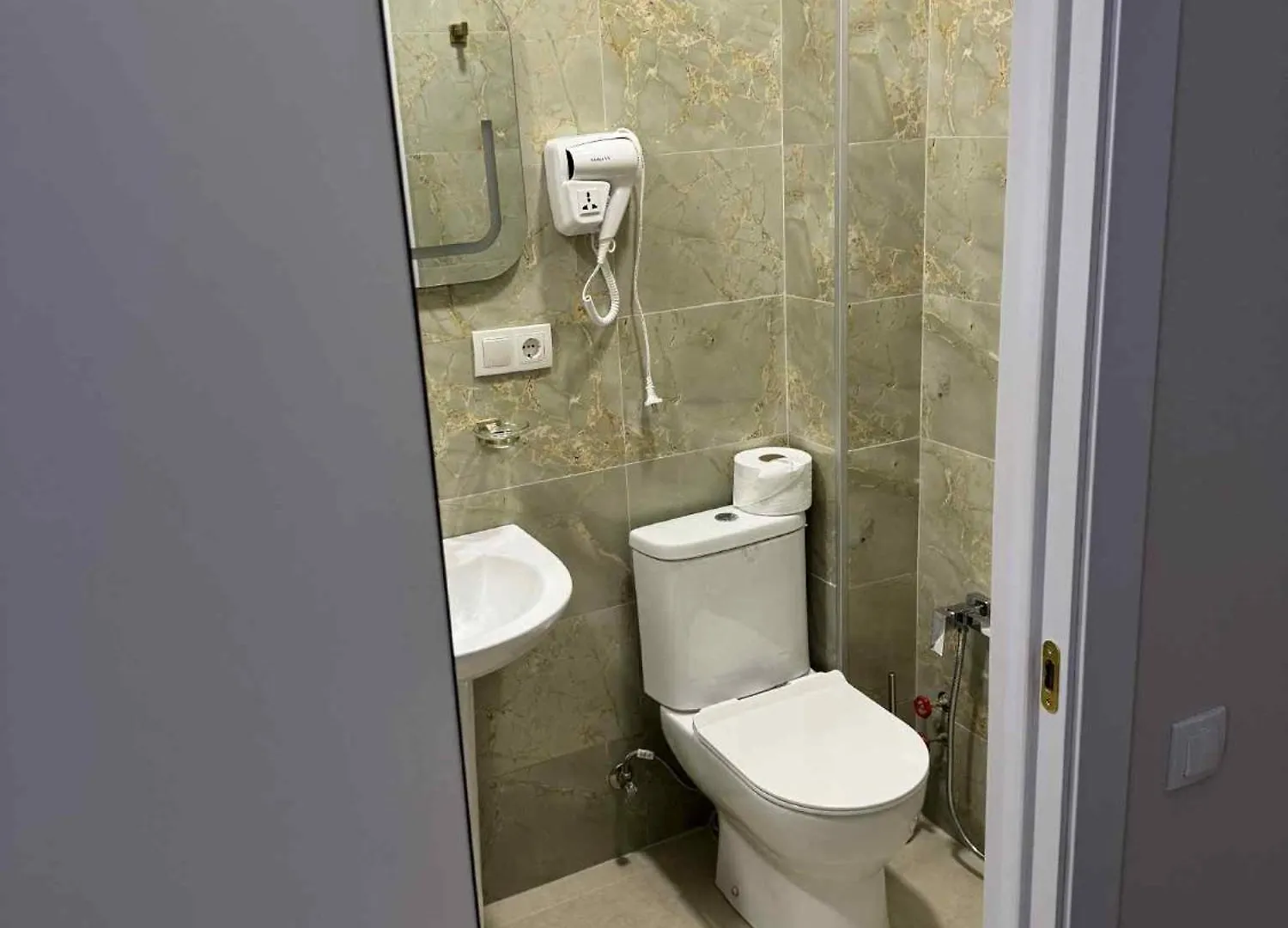 Hotel Caucasus Tiflis 0*,