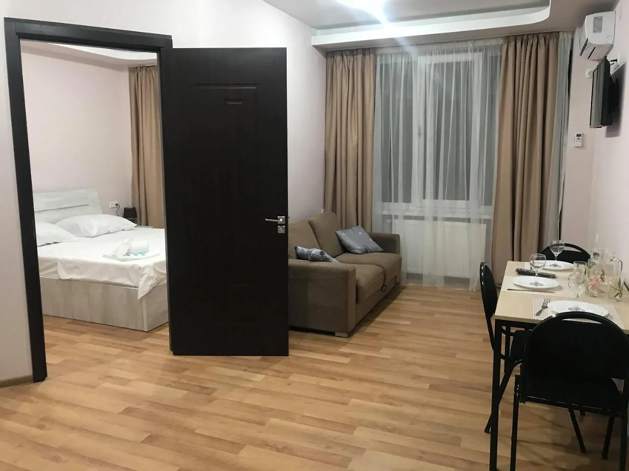 Hotel Caucasus 第比利斯